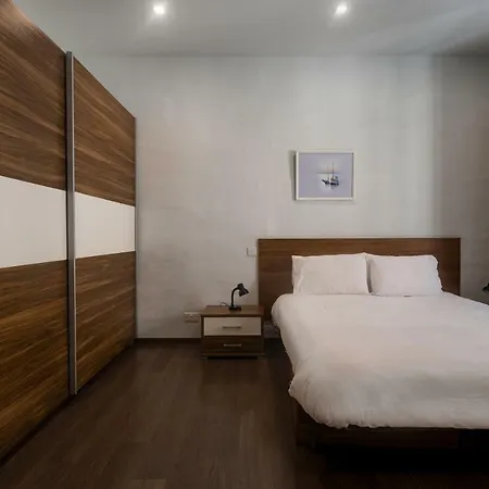 Balluta Bay Large Air-conditioned 3 Bedroom