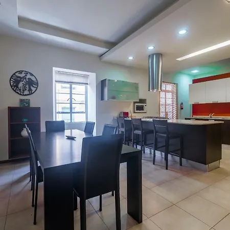 Balluta Bay Large Air-conditioned 3 Bedroom Appartement Sliema