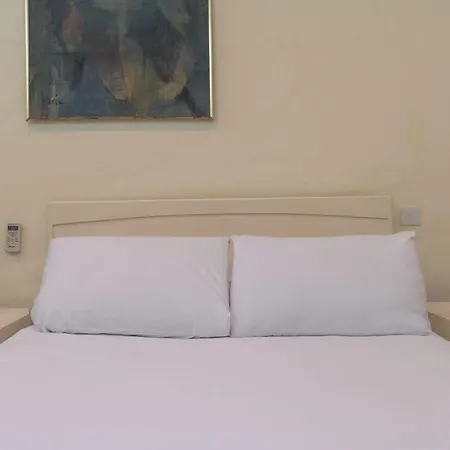 Апартаменты Balluta Bay Large Air-conditioned 3 Bedroom *